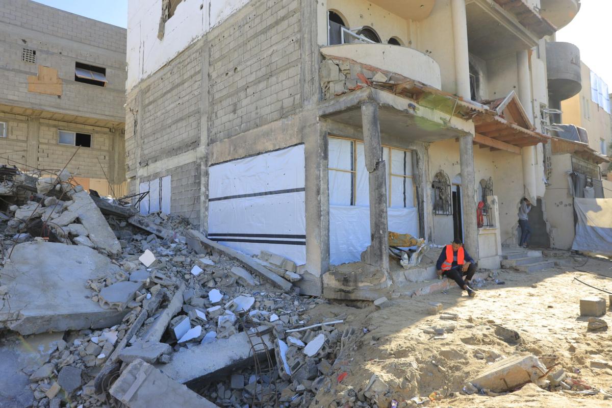 بالتعاون مع UNDP وبتمويل من الصندوق العربي، الجمعية تشارك في مشروع تأهيل 200 منزل بقطاع غزة